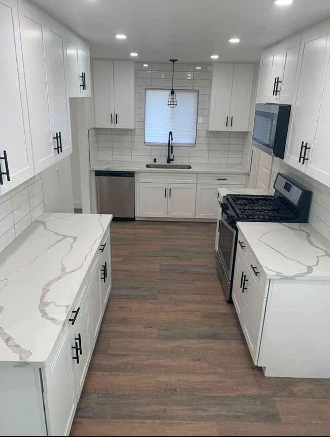 Building Photo - 9105 Feather River Way