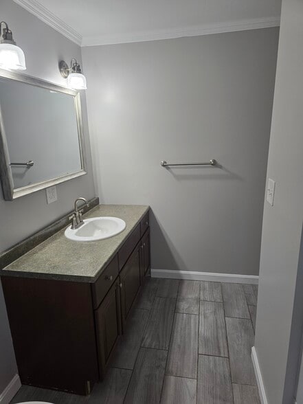 BATHROOM - 355 Laurel St