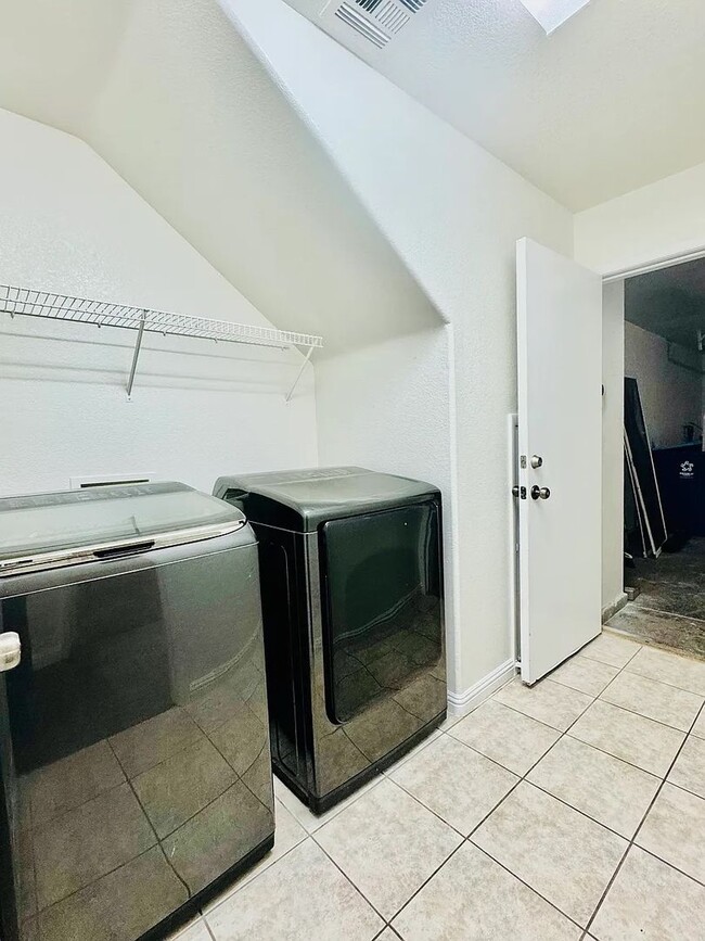 Building Photo - Great Floor Plan!!!