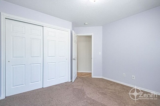 Building Photo - 516 NE 199th St