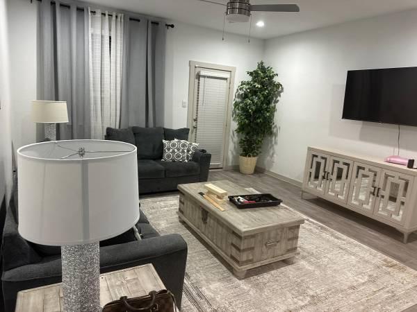 Building Photo - 12810 Heddington Grv Ln