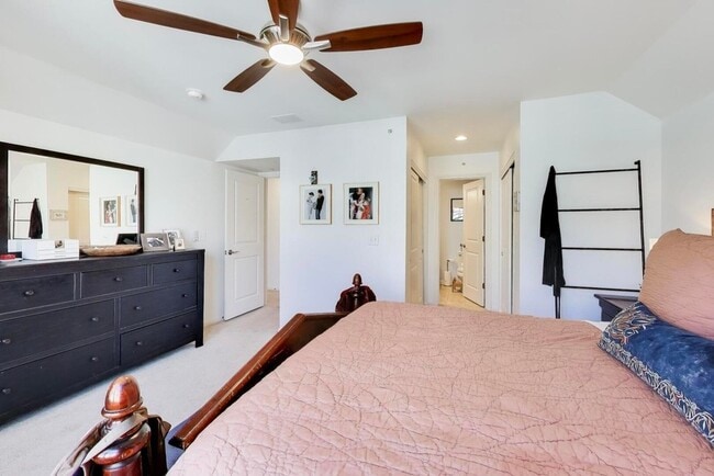 Building Photo - 303 S NW Hwy