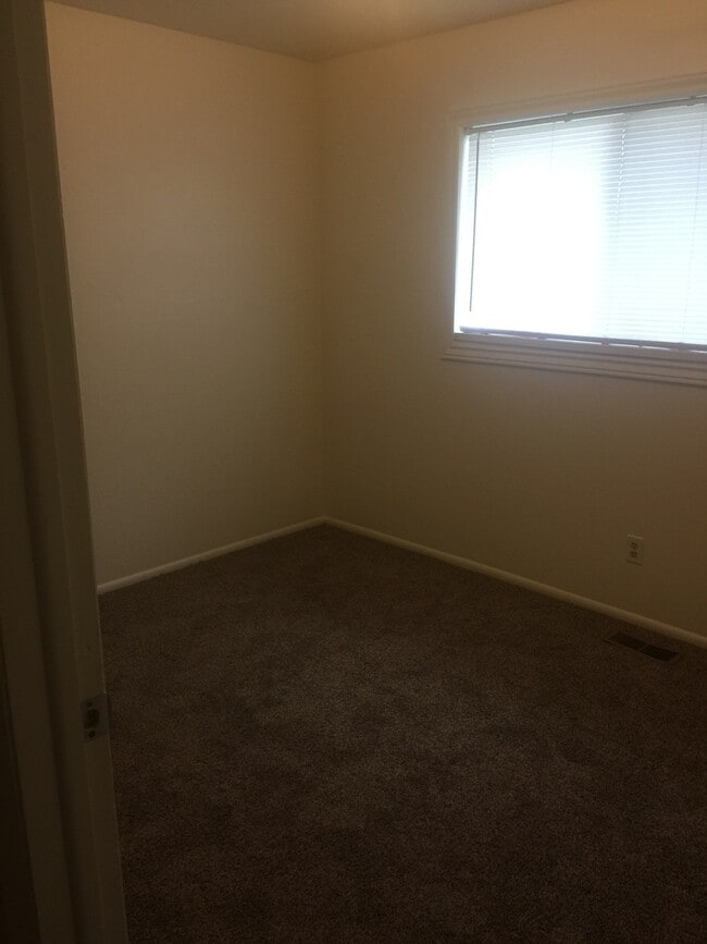 Building Photo - Bowen