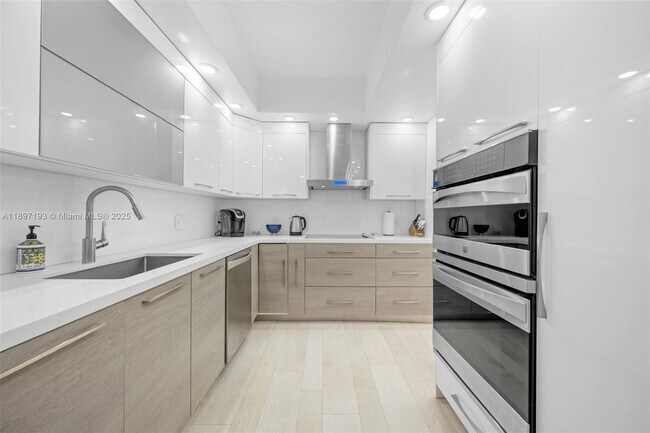 Building Photo - 5000 N Ocean Blvd