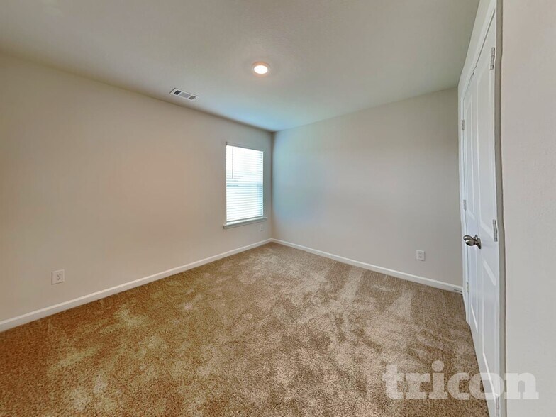 Building Photo - 1250 Fendt Dr