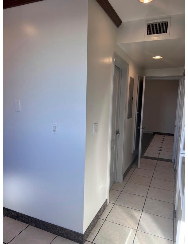 Building Photo - 1132 S Doheny Dr