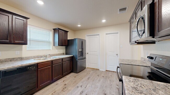 Building Photo - Minutes from Fort Hood charming 4 bedroom ...