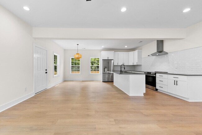 Building Photo - 3420 Tappan Pl