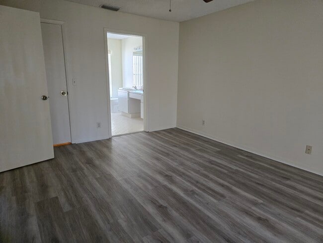 Building Photo - 8471 Winnipesaukee Way