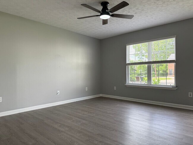 Building Photo - 3-Plex Green St