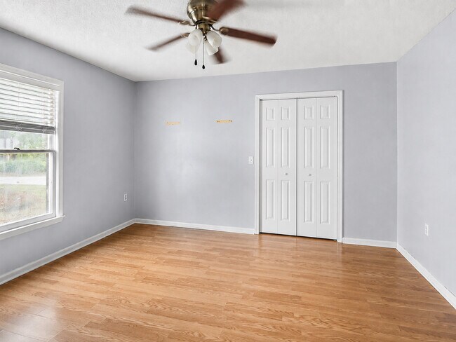 Building Photo - 127 Pine Bluff Dr