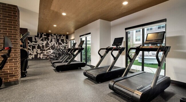 Building Photo - 16717 Westpark Dr