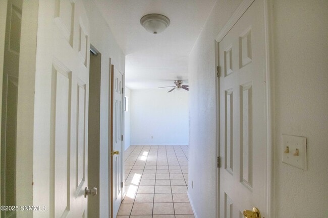 Building Photo - 1302 N Triviz Dr