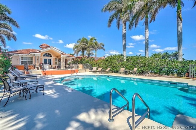 Building Photo - 1528 NE Outrigger Landings Dr