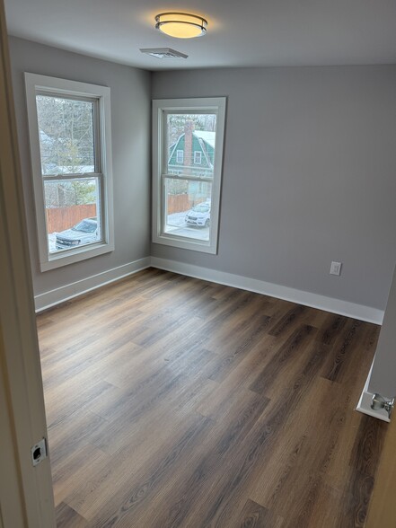 Building Photo - 184 Church St