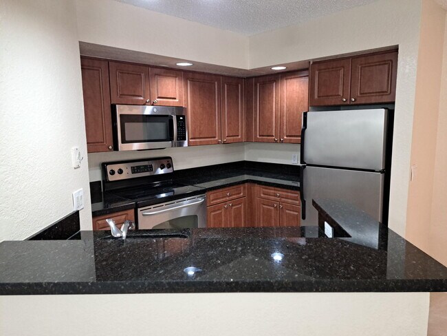 Building Photo - 3470 Pinewalk Dr N