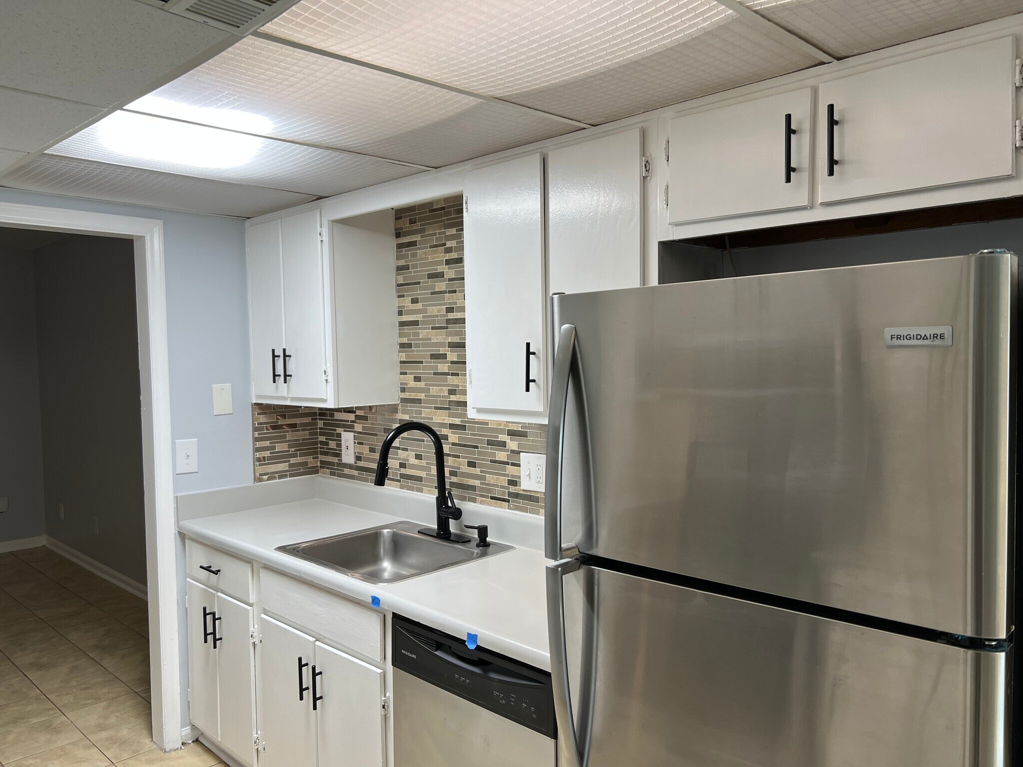 Angle view of kitchen - 6419 Baker Ct