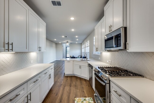 Building Photo - 10538 Downy Cup Dr