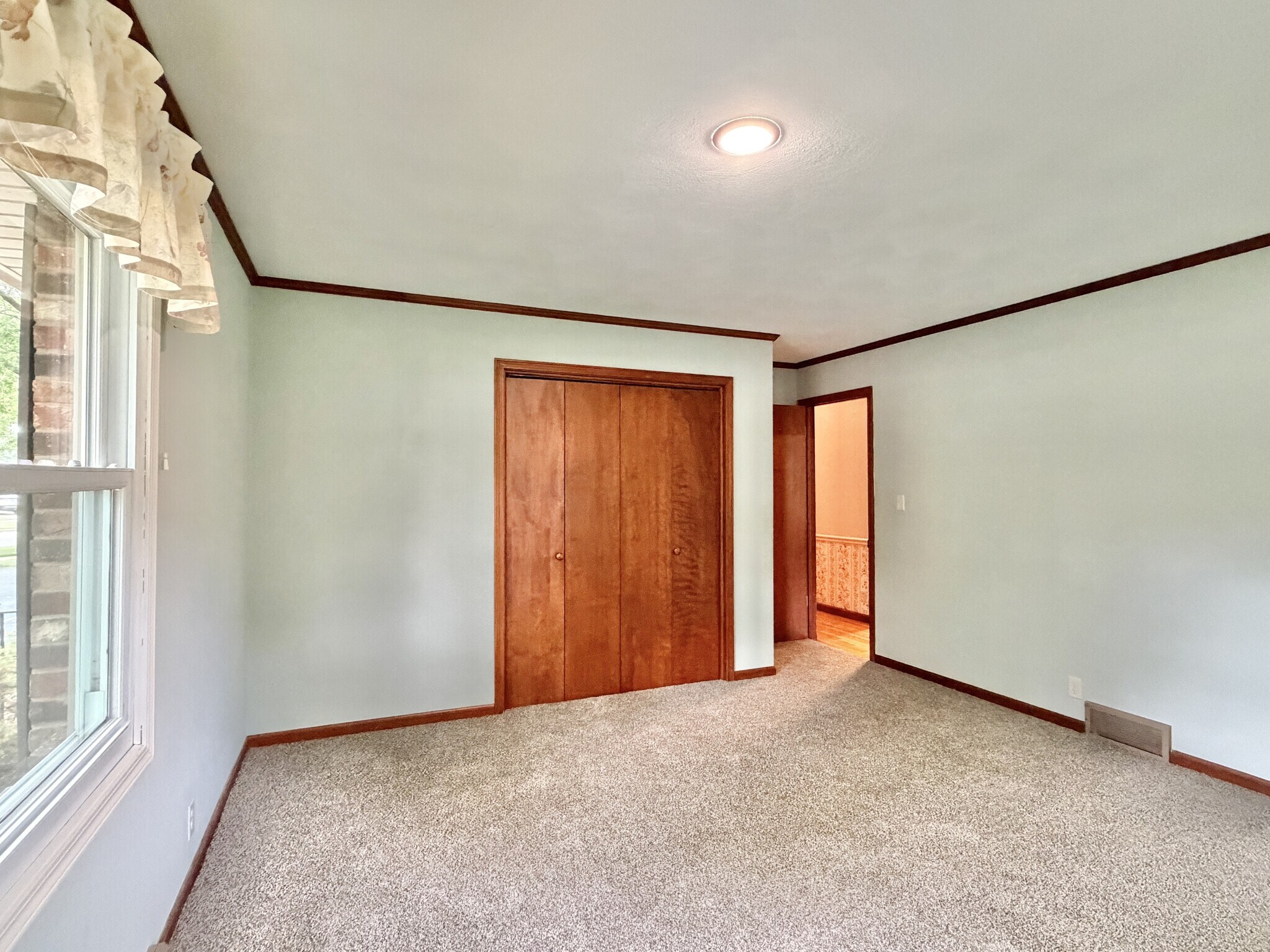 Building Photo - 85 S Huron Dr