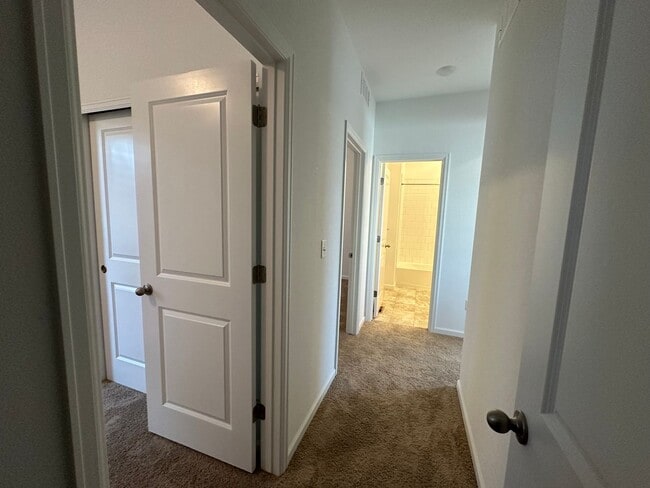 Building Photo - Spacious and Updated 3 Bedroom Home with Attached Garage in Longmont Available for June!