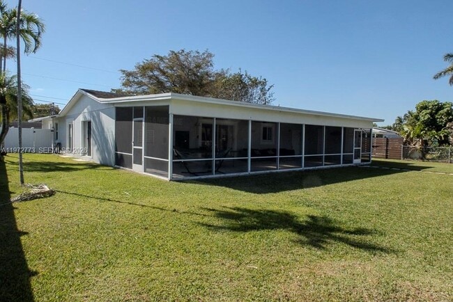 Building Photo - 9731 Bel Aire Dr