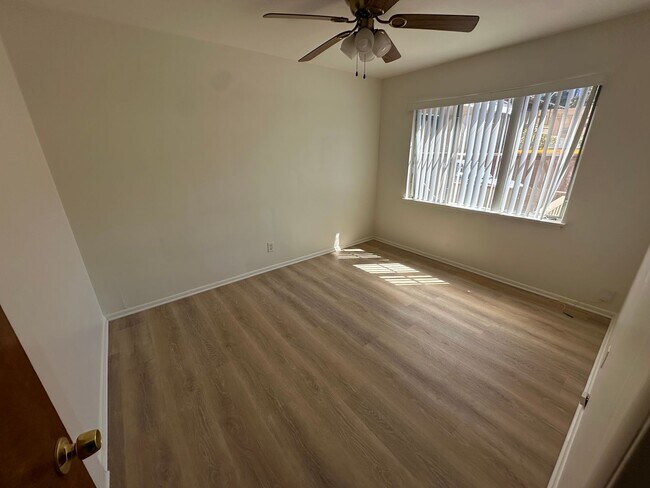 Building Photo - $500 OFF 1ST MONTHS RENT! Bright 2 Bedroom...