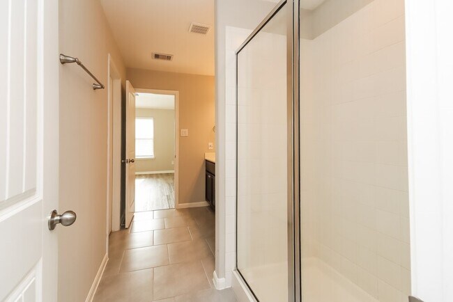 Building Photo - 8419 Ideal Dr