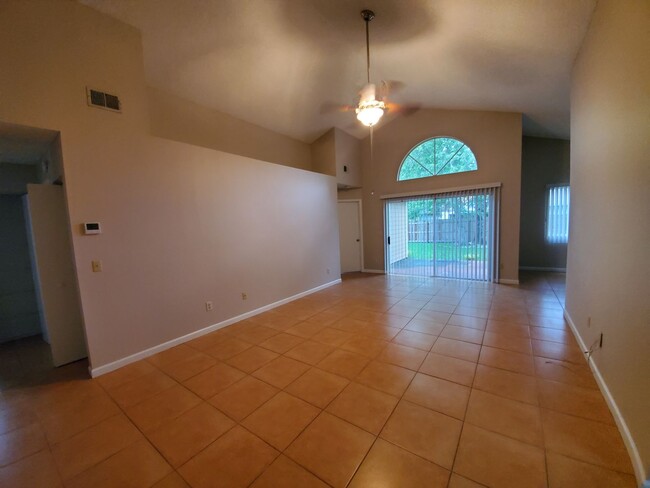 Building Photo - 129 Edgewater Cir
