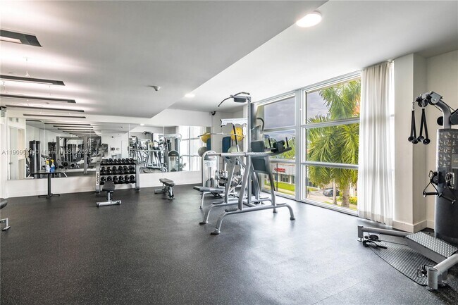 Building Photo - 350 NE 24th St