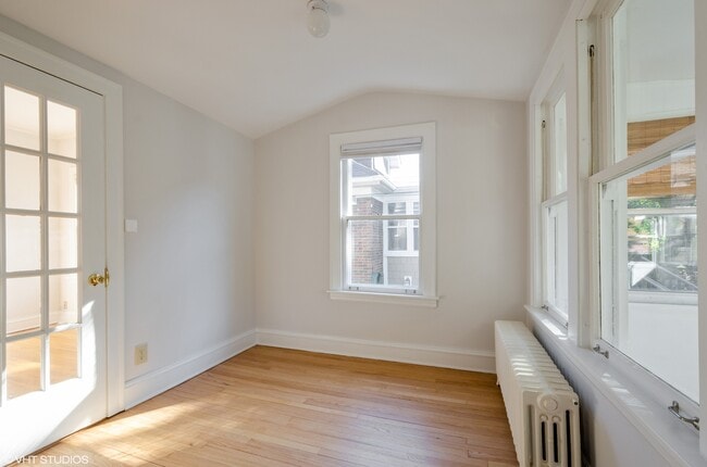 Building Photo - 3016 Thayer St