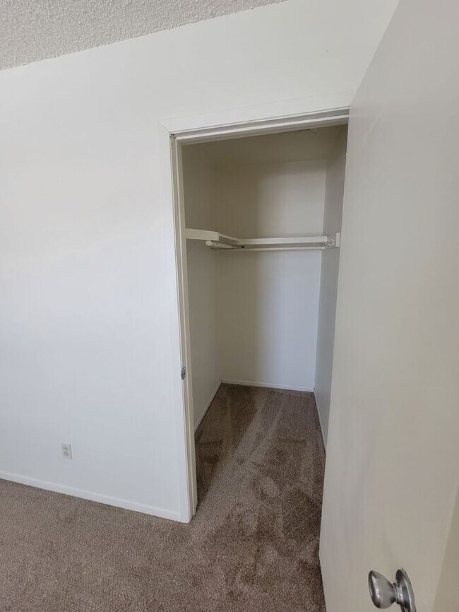 Building Photo - ***1/2 OFF THE FIRST MONTH"S RENT ***MOST UTILITIES INCLUDED***Cute 3 Bdrm, 1 Bath in Loveland