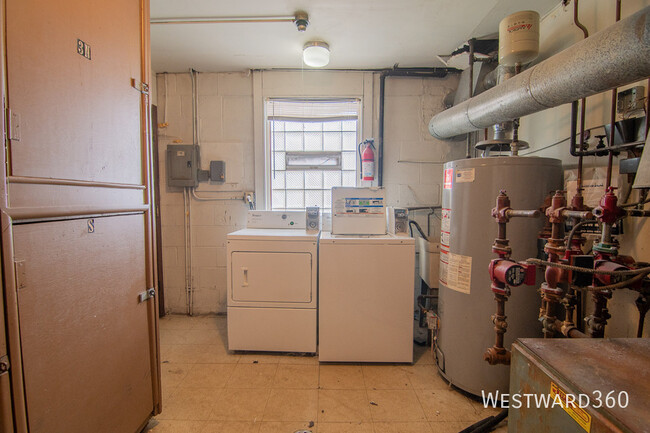 Building Photo - 1665 Harbor Ave