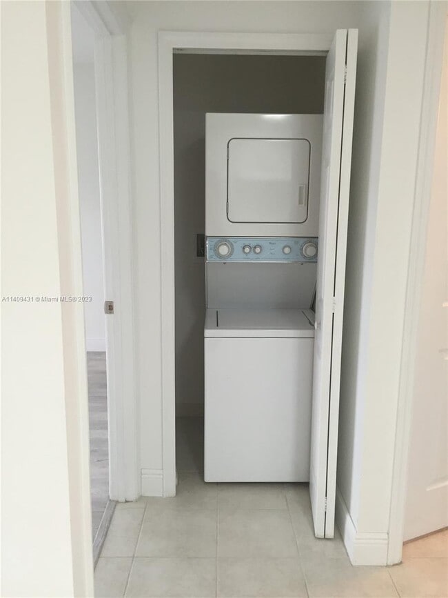 Building Photo - 3410 Coral Way