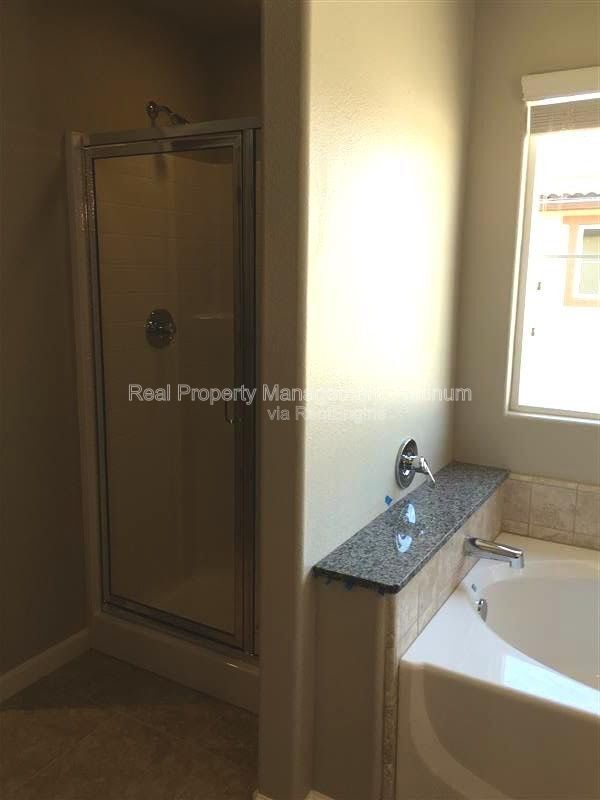 Building Photo - 1324 Royalty Way