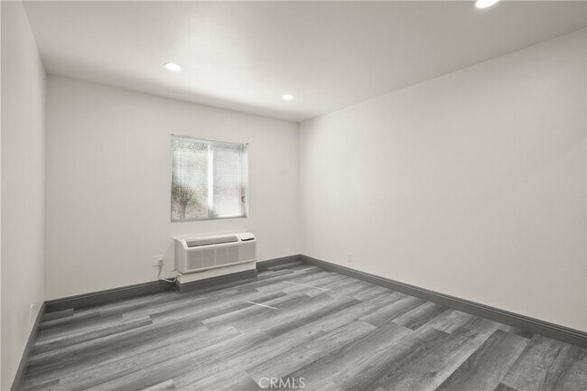 Building Photo - 14335 Hamlin St