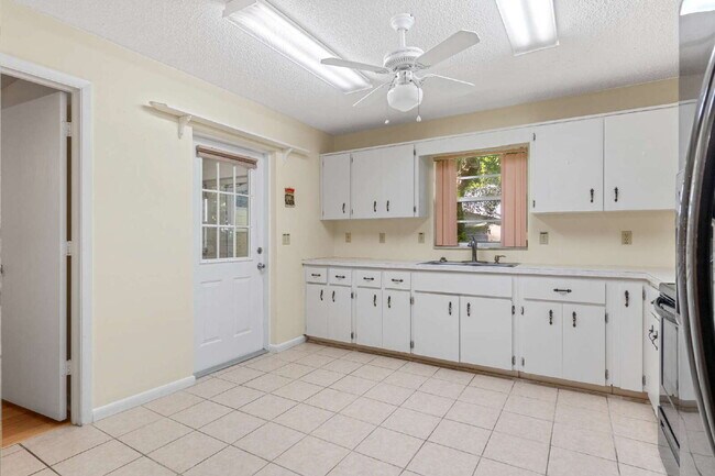 Building Photo - Charming 2-Bedroom Villa in On Top of the World