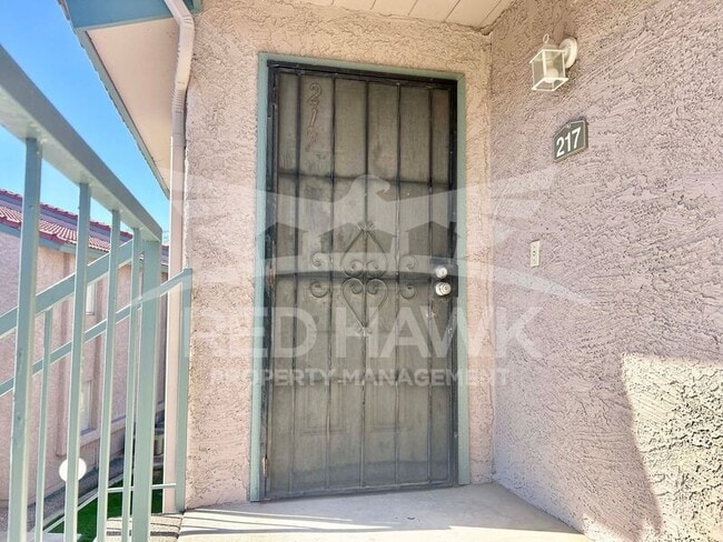 Building Photo - 623 W Guadalupe Rd