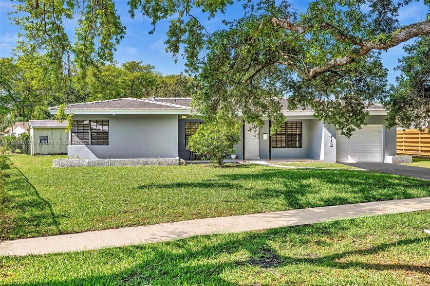 Building Photo - 418 S 57th Way