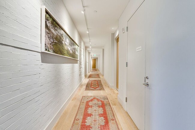 Building Photo - Stunning Capitol Hill One-Bedroom!