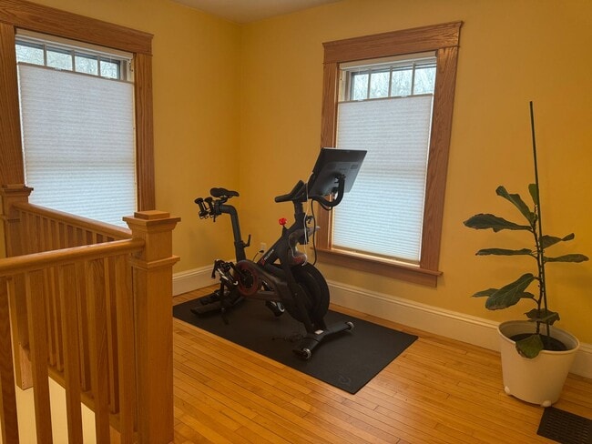 Building Photo - 3 bedroom, 2.5 bath home walking distance to Dartmouth College