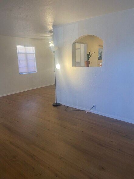 Building Photo - 1540 E Miles St