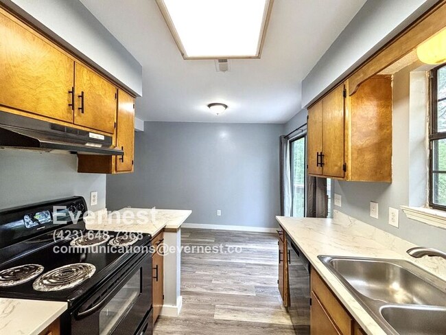 Building Photo - 3307 Pinewood Terrace