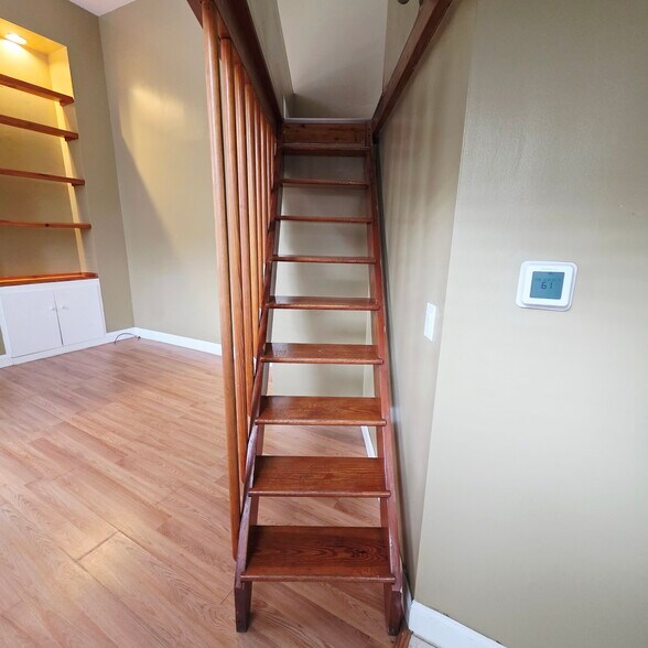 Building Photo - 322 W George St