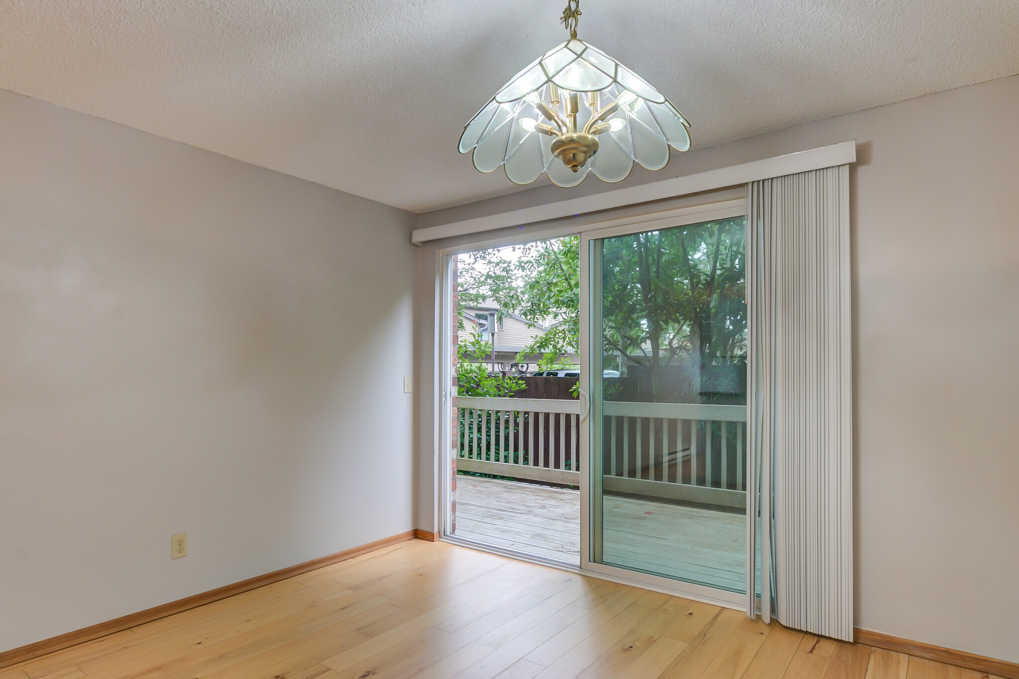 Building Photo - 4050 W Lake Sammamish Pky NE