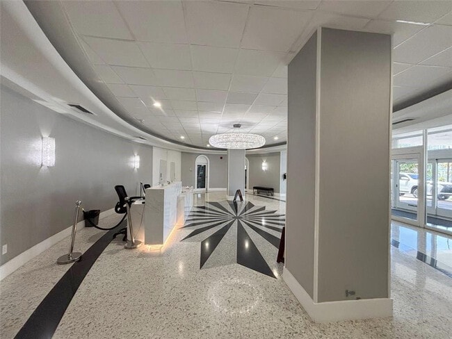 Building Photo - 3140 S Ocean Dr