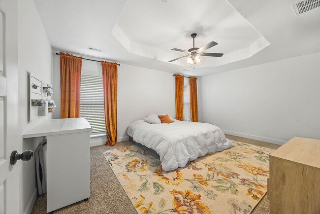 Building Photo - 6007 NW Hoover St