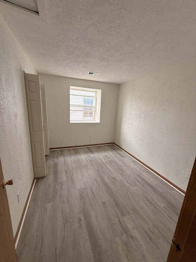 Building Photo - 118 Whitaker St