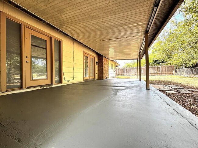 Building Photo - 1010 Red Cliff Dr