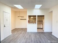 Building Photo - 321 Hampshire Ct