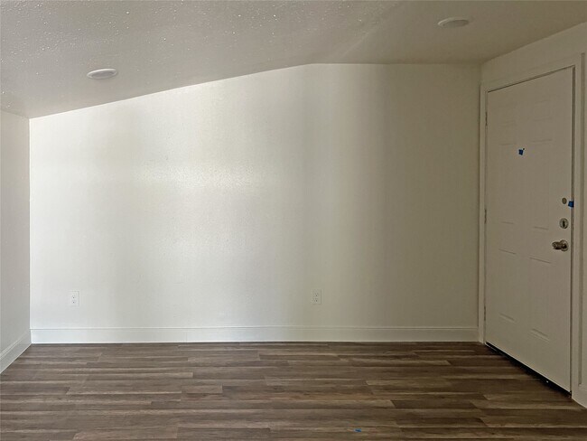 Building Photo - 201 Eastwood St